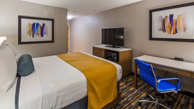 غرفة قياسية بسرير كينج، Best Western Dewitt 4/8