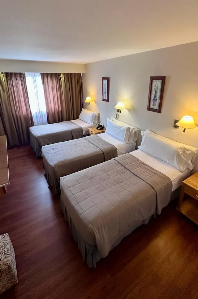 غرفة قياسية ثلاثية بسرير مزدوج وسرير فردي، Hotel Nahuel Huapi 3/10