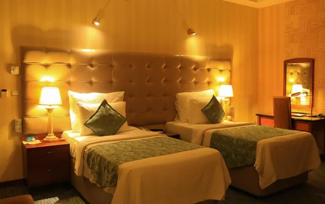 Standard Double King Bed، Grand Hotel Europe 2/2