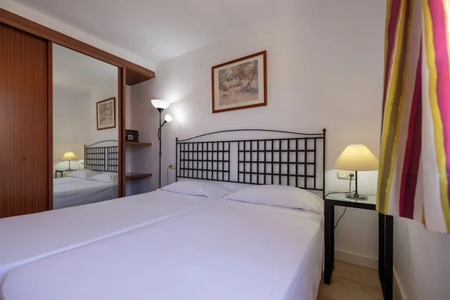 شقة بسريرين منفصلين بغرفة نوم واحدة مع أريكة، Fuentepark Apartments 4/8