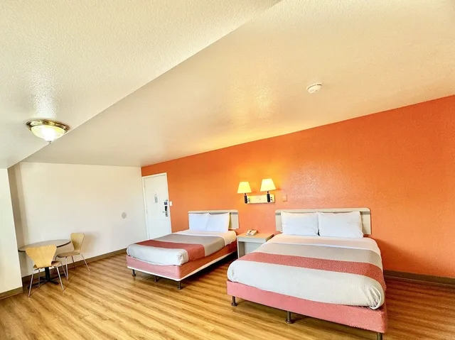 غرفة قياسية بسريرين مزدوجين، Studio6 Suites Bellflower, CA - Los Angeles 3/7