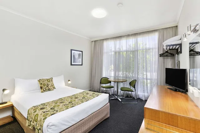 Room, Queen Bed, Botanical Hotel 1/2