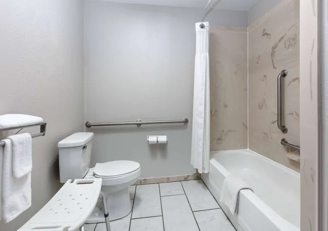 غرفة بسرير مزدوج للمدخنين، Days Inn by Wyndham Greenville MS 7/8