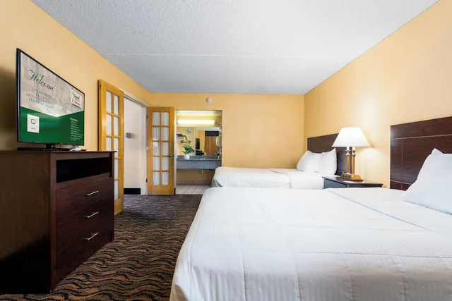 Suite, 2 Double Beds, Parlor، Mcm Grande Hotel Fundome 3/5