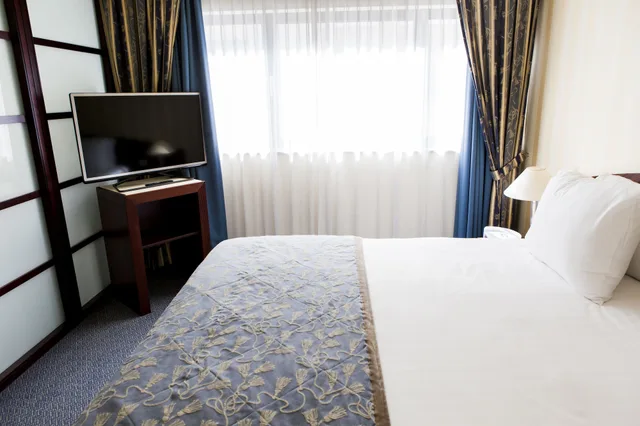جناح جونيور، Le Chatelain Brussels Hotel 1/3