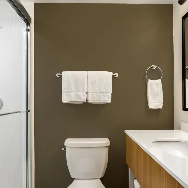 غرفة بسرير كينج وسريرين كوين، Spark by Hilton Toronto Airport 4/5