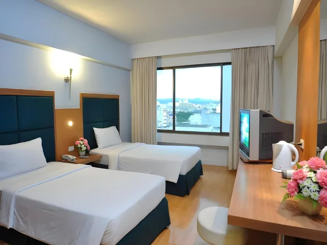 غرفة قياسية بسرير مزدوج، MAYFLOWER GRANDE HOTEL HAT YAI 2/4