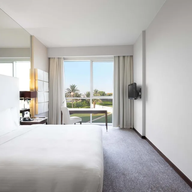 جناح بسرير كينج بغرفة نوم واحدة بمطبخ صغير، Centro Sharjah Rotana 2/8
