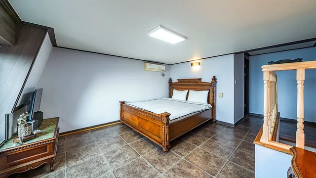 غرفة بسرير كوين مع أريكة، Eastern Castle Pension 2/4