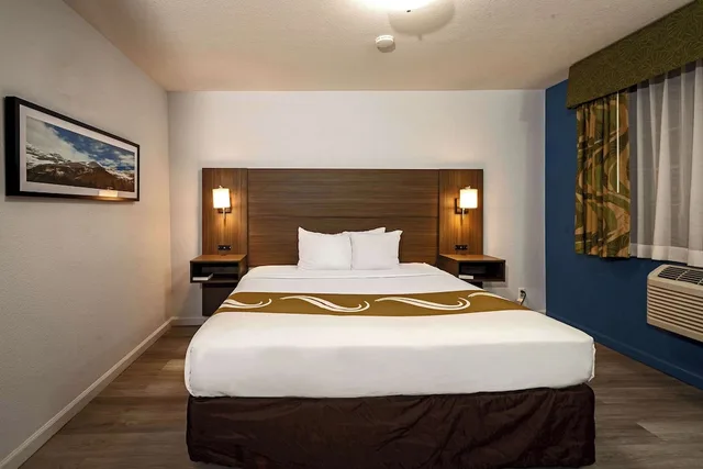 Suite, King Bed, Quality Inn & Suites Tulare CA 3/10