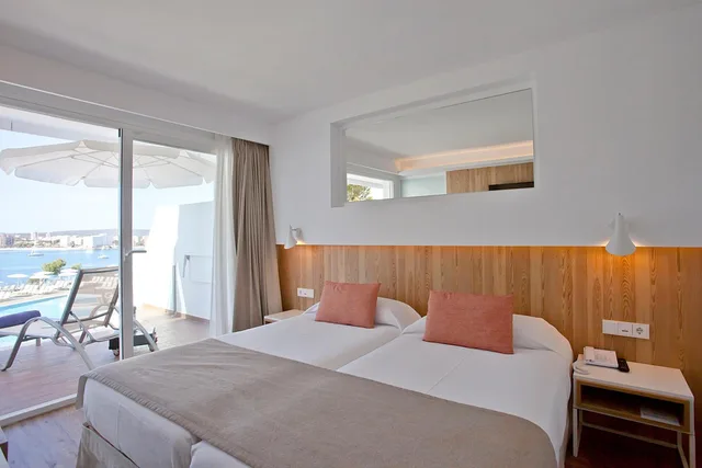 شقة بريميوم بسريرين منفصلين بإطلالة على البحر مع أريكة، Ponent Mar Aparthotel 3/5