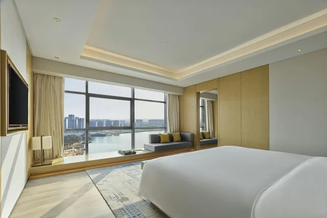 Deluxe, Suite, King Bed, Lake View, Hilton Suzhou Yinshan Lake 1/4