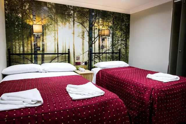 غرفة قياسية ثلاثية، Central Hotel 3/6
