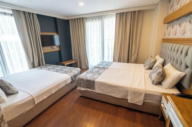 Room, Quadruple, Double and Twin Beds, Eliza Hotel 1/10