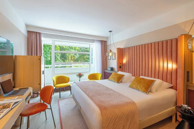 غرفة سوبيريور بسرير كوين بشرفة، Golden Tulip Aix Les Bains 1/3