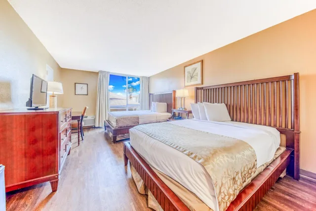 غرفة بسرير كوين بإطلالة على المسبح، B&B Hotel Orlando International Drive near Universal 1/7