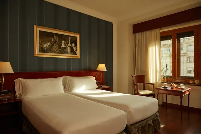 غرفة متصلة عائلية بإطلالة، El Avenida Palace 1/5