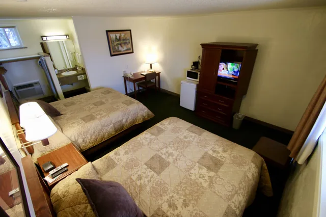 غرفة بسريرين كوين، Gateway Inn 7/10