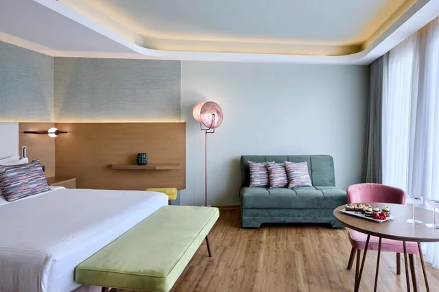 جناح تنفيذي بسرير كوين بإطلالة على المدينة مع أريكة، Zeus Essence Wyndham Athens Residence 2/8