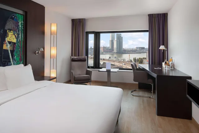 غرفة ديلوكس بسرير مزدوج بإطلالة على النهر، DoubleTree by Hilton Rotterdam Centre 1/6