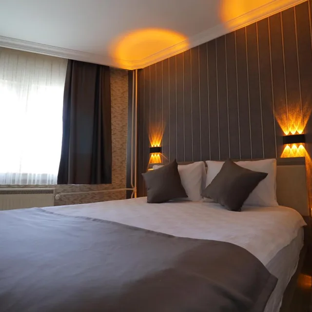 جناح، ARTAN OTEL 8/10