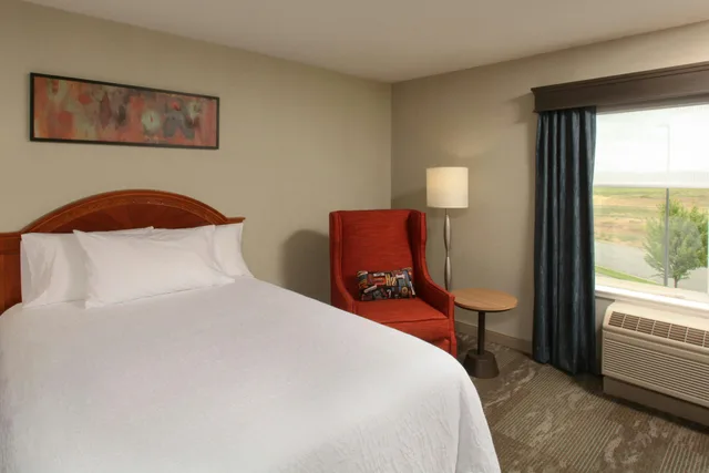 غرفة بسرير كينج، Hilton Garden Inn Spokane Airport 1/2