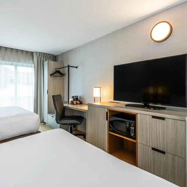 غرفة قياسية بسريرين كوين في الطابق الأرضي، Comfort Inn Gatineau 2/10