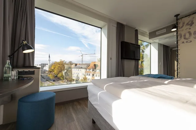 غرفة سوبيريور بسرير كوين، HARBR. hotel Konstanz 4/8