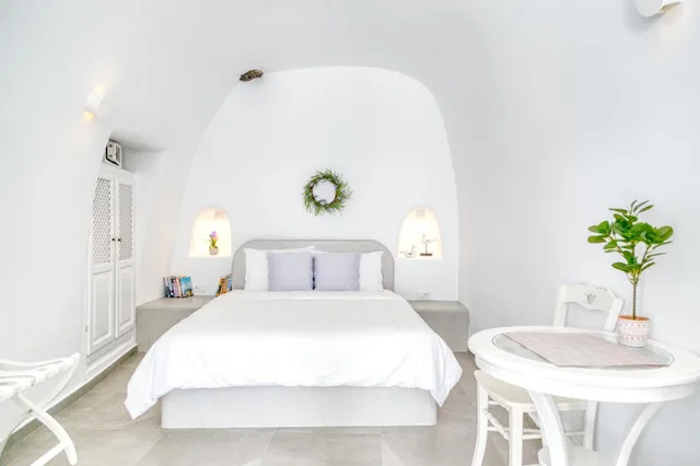 Studio, Aris Caves 1/1