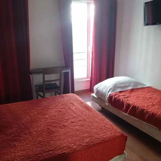 غرفة ثلاثية، Hotel Bertha 4/10