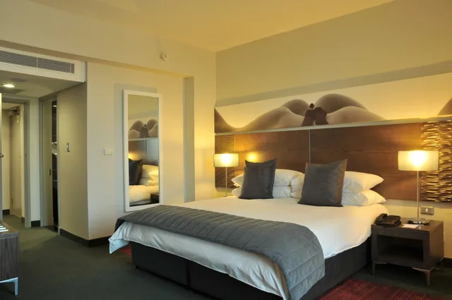 جناح جونيور بسرير كينج، Southern Sun Rosebank 1/10