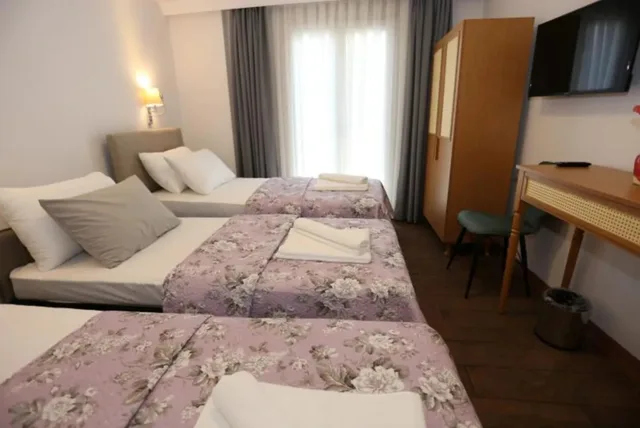 غرفة قياسية ثلاثية، Atacesme Hotel 1/2