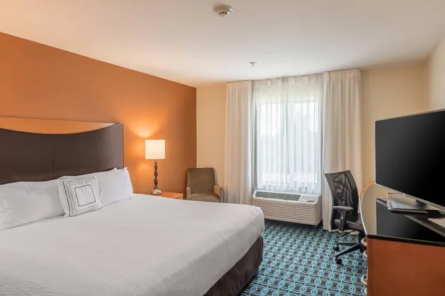 Room, King Bed, Fairfield Inn Suites New Braunfels 1/4