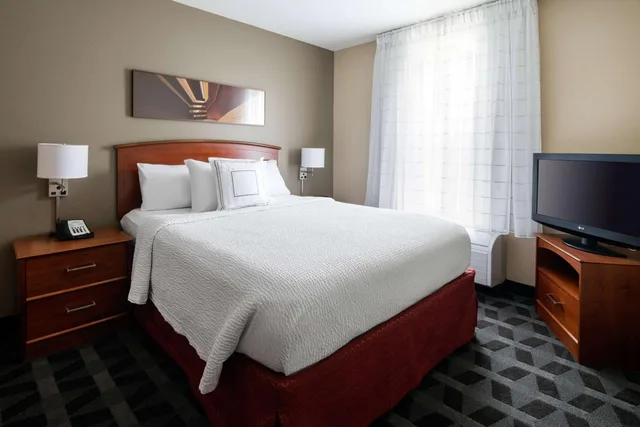 جناح بسرير كوين بغرفتي نوم بحوض استحمام لذوي الإعاقة، Sonesta Simply Suites Seattle Renton 4/10