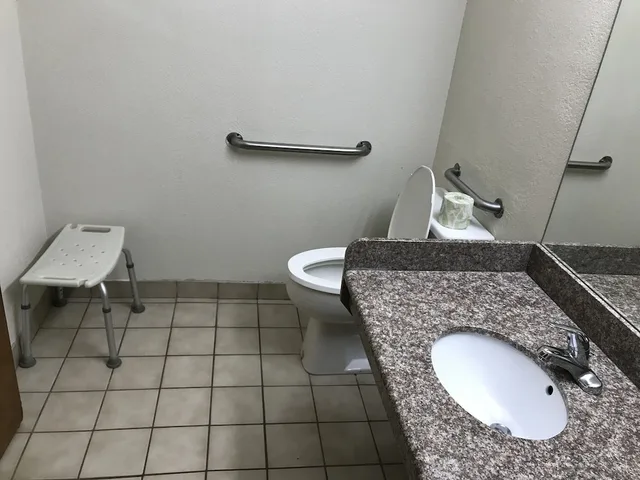 غرفة بسرير كوين لذوي الإعاقة، Econo Lodge Savannah Midtown 5/5