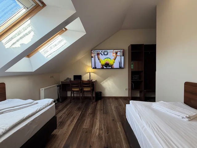 Room, Twin Beds, Attic, Memel Hotel 2/5