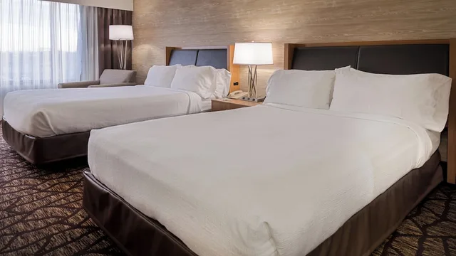 Standard, 2 Double Beds, Accessible, Holiday Inn Hotel Suites Warren 1/4