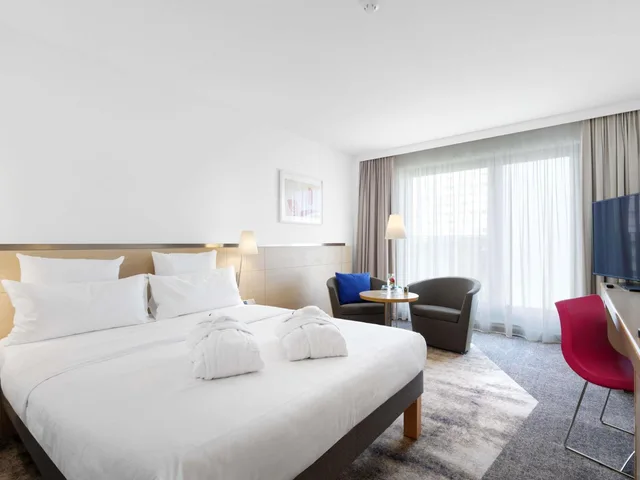 غرفة بريفيليج بسرير كوين، Novotel Berlin Mitte 1/5