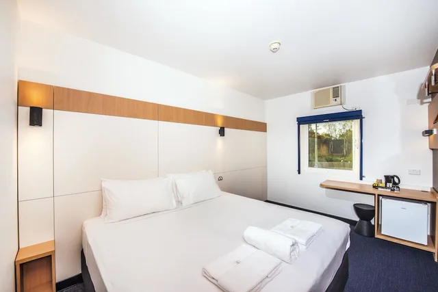 غرفة قياسية بسرير كوين، ibis budget Casula Liverpool 3/10