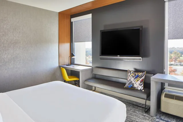 Aloft, Guest Room, King Bed، Aloft Dulles Airport North 4/9