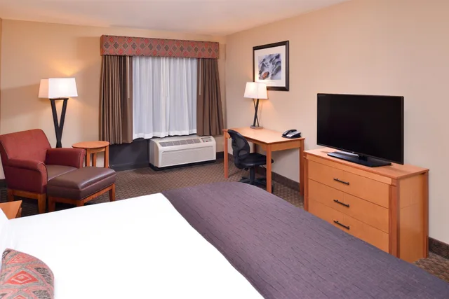 غرفة قياسية بسرير كينج بحوض استحمام لذوي الإعاقة، Best Western Plus Olympic Inn 7/10