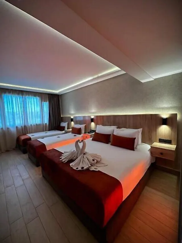 غرفة كومفورت بسريرين منفصلين وسرير كوين بإطلالة على المدينة مع أريكة، Argana Hotel 2/3