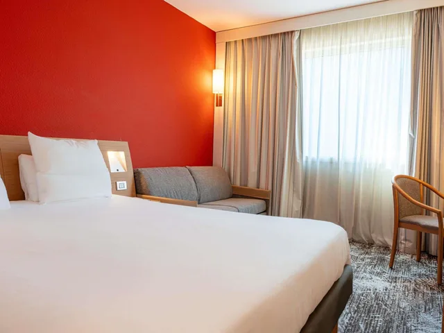 Superior, Double Bed, Sofa, Novotel Roma Est 1/10