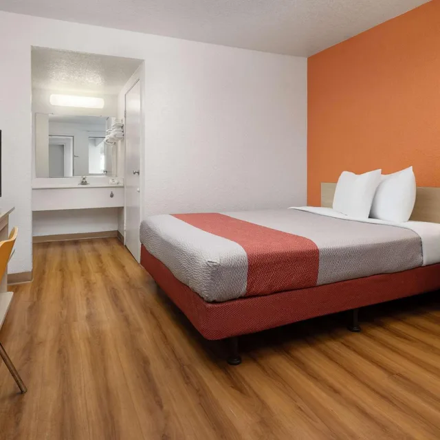 غرفة ديلوكس بسرير كوين، Motel6 Buena Park, CA - Knotts Berry Farm - Disneyland 1/4