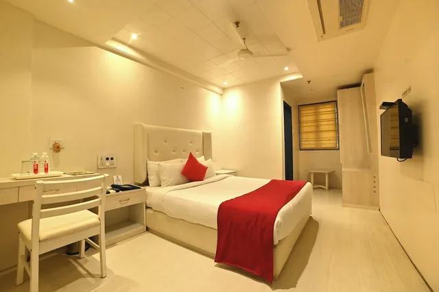 Renovated, Deluxe, King Bed، Hotel Amrta 10/10