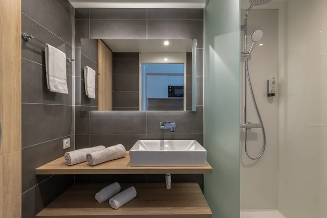 شقة سوبيريور بسرير كوين وسريرين فرديين بشرفة بـ3 غرف نوم مع أريكة، Lagrange Apart Hotel - Les Jardins de l Olympie 6/6