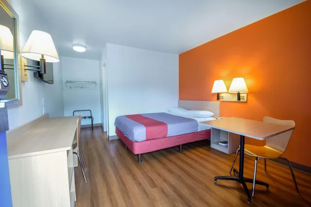 غرفة بسرير كوين لغير المدخنين، Motel6 Kelso, WA - Mt. St. Helens 10/10