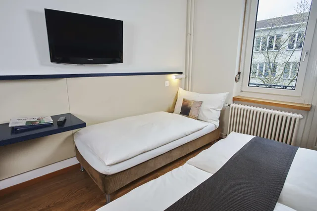 Triple Room, Bristol Hotel Zurich 3/4