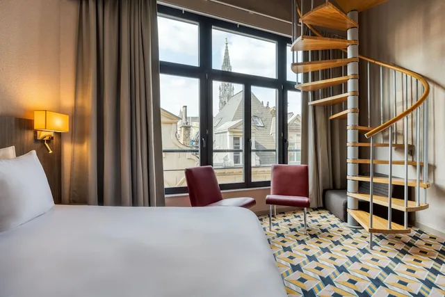 Mezzanine, Duplex, Family, King and Twin Beds، Hotel Alma Grand Place 5/9