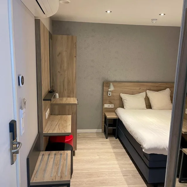 Budget, Double Bed, No Window، HOTEL JOY 3/7
